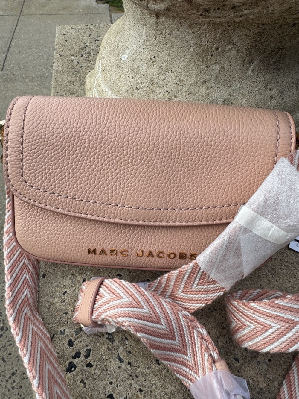 Marc Jacobs Dusty Pink Pebbled Leather Crossbody with Patterned Strap - Picture 3 of 11